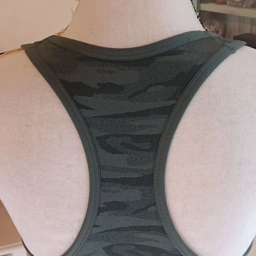 Pro-Fit Seamless  Sport Bra - Picture 4 of 7